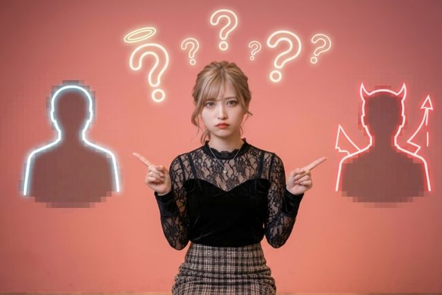 男性のシルエットを指差して悩む若い女性