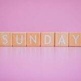 SUNDAYと書かれたブロック