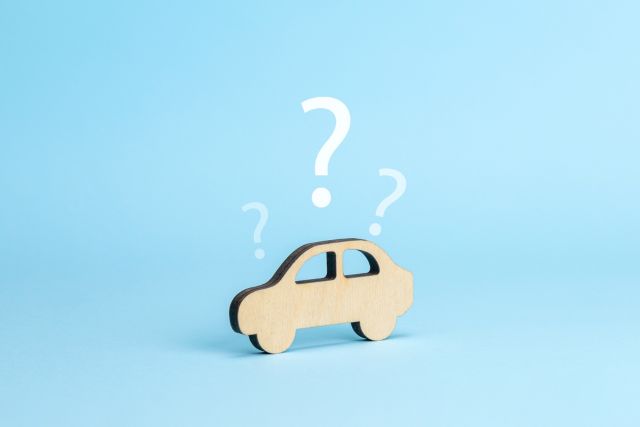 車の上にあるハテナマーク