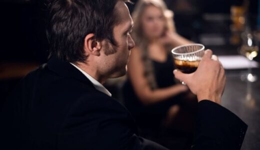 スナックに一人で来るお客さんは多い？ホステスのOK対応やNG対応まとめ