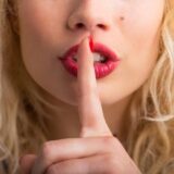 スナックに来る「喋らない客」へのOK対応は？ホステスが注意することまとめ